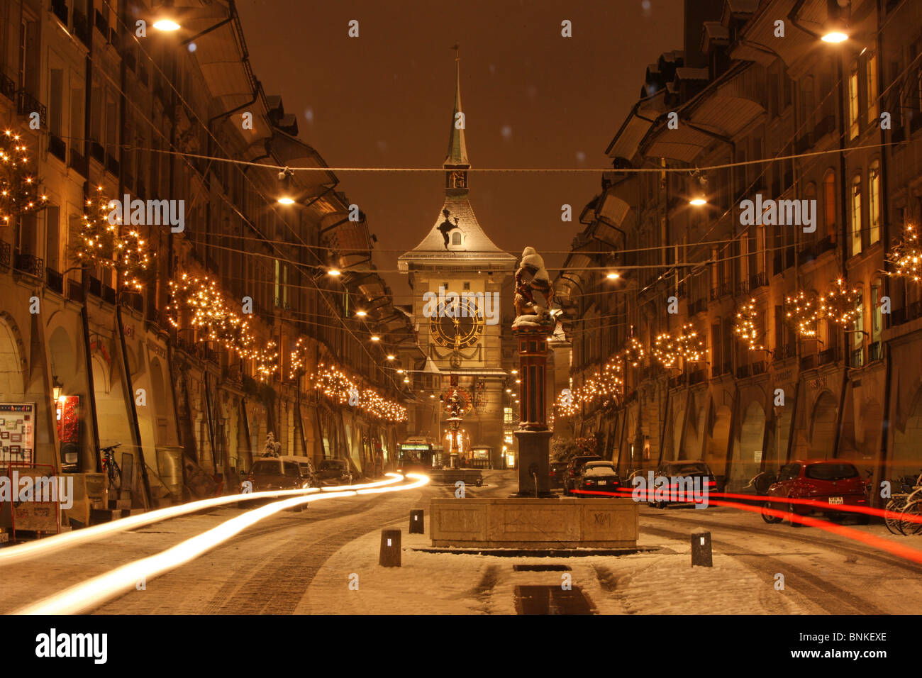 Schweiz Bern alte Stadt Zytgloggeturm Winter nachts Weihnachten Advent  Beleuchtung dunkel Nacht Stadt Stadt Stadt Zentrum Kanton Bern  Stockfotografie - Alamy