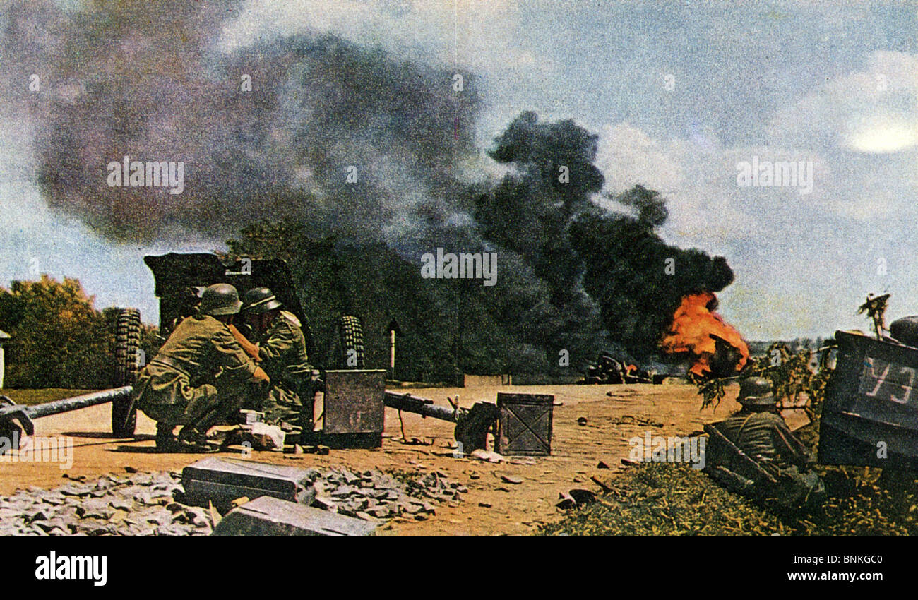 OPERATION BARBAROSSA deutsche Truppen mit einer Anti-Panzer-Waffe während der Vormarsch in Russland 1941 Stockfoto