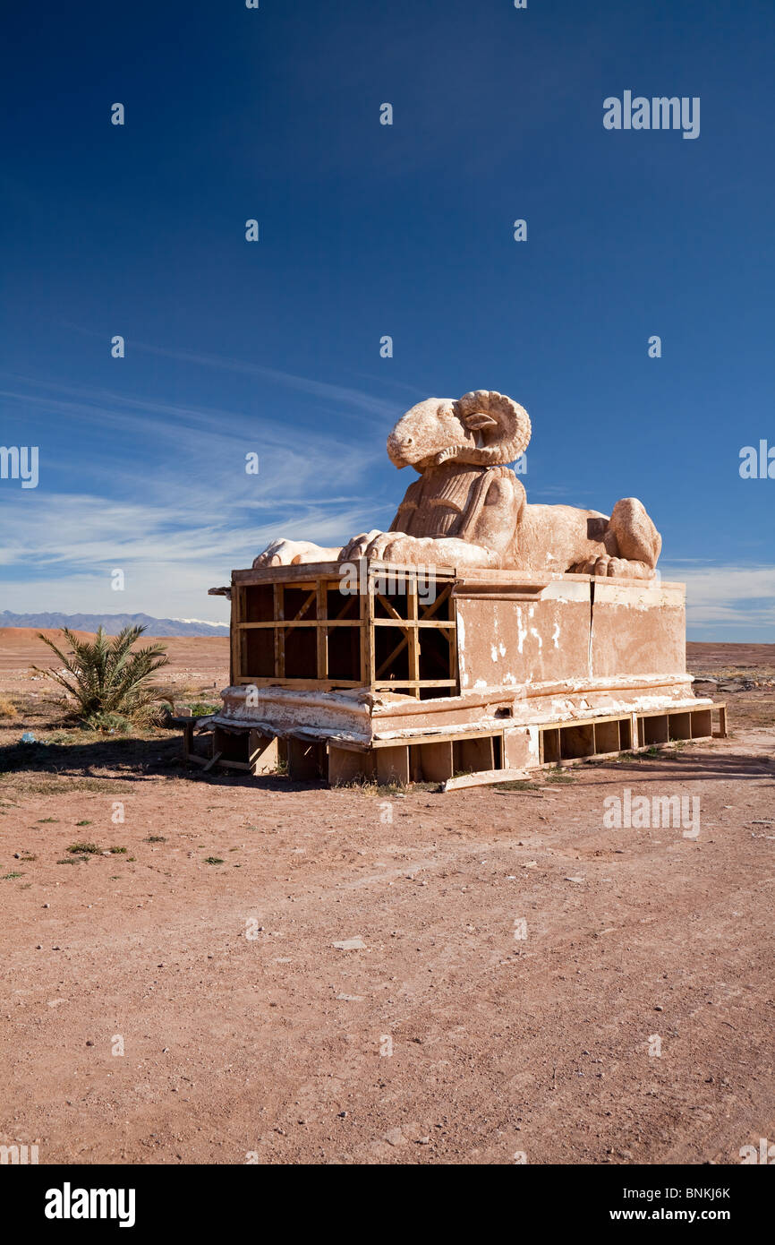 Atlas Corporation Studios zeigt die Statue des ägyptischen RAM, die in dem Film 'Astérix et Obélix - Mission Cléopâtre', Ouarzazate, Marokko verwendet wird Stockfoto