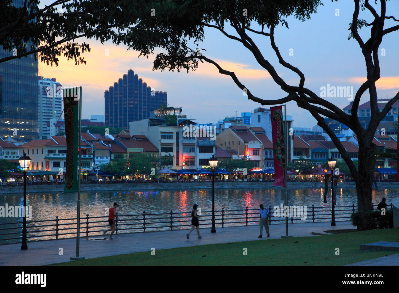 Singapur, Boat Quay, Singapore River, Promenade, Dämmerung; Stockfoto