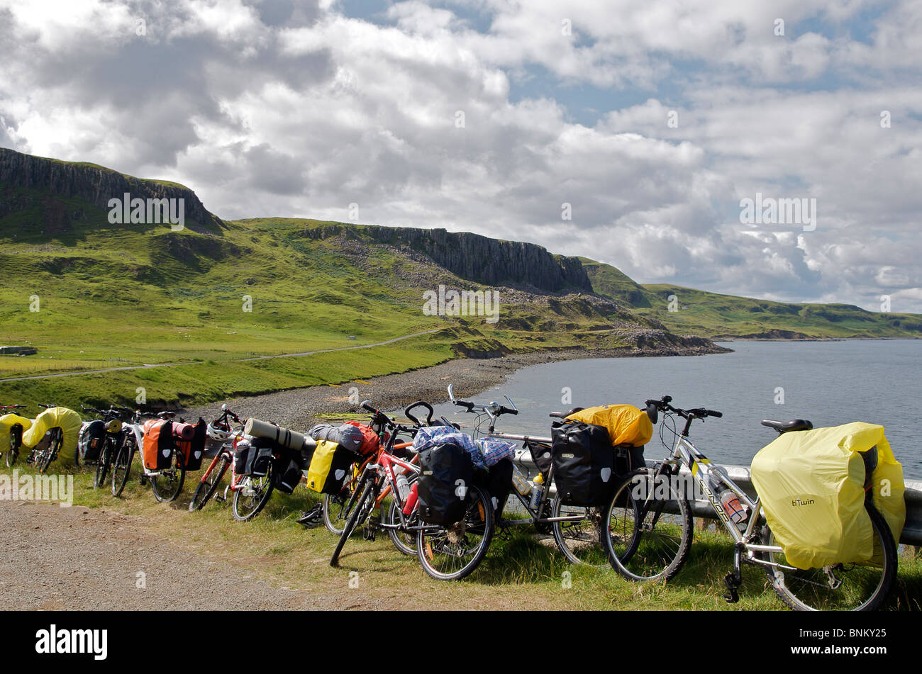 Gepackte Touring Zyklen Trotternish Halbinsel Insel Skye westlichen Inseln Schottlands Stockfoto