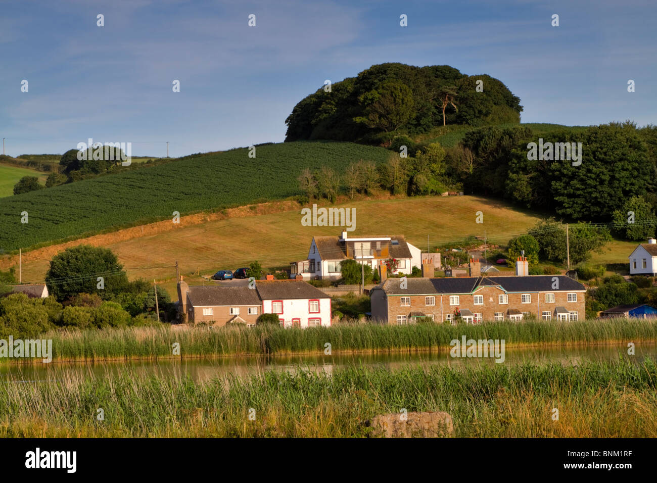 Slapton Ley, eine natürliche Süßwasser See und Naturschutzgebiet und das Dorf Torcross, South Hams, Devon. Stockfoto