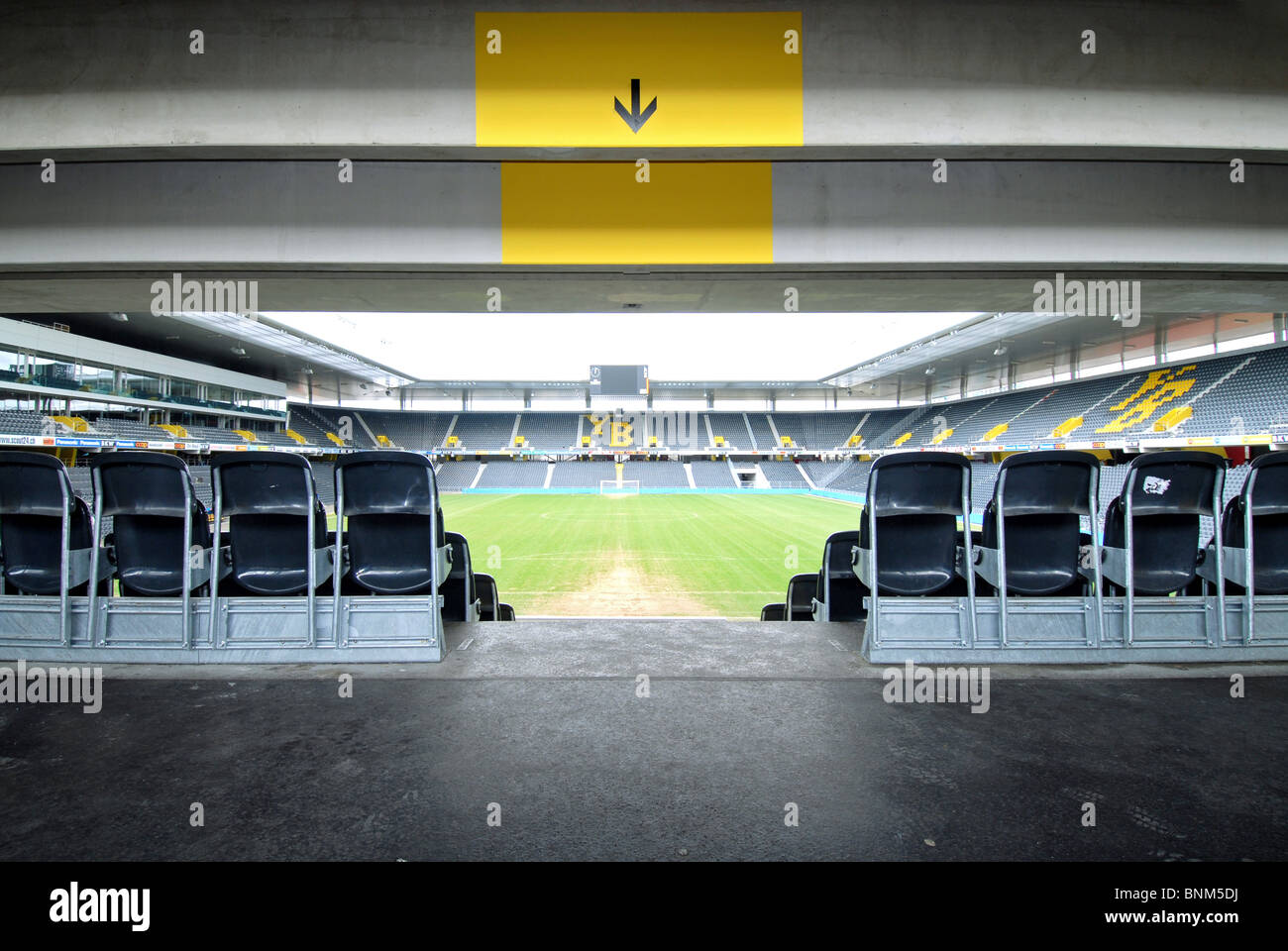 Berner Stade de Suisse Stadion YB Young Pagen Fußball leeren Zeilen Stockfoto