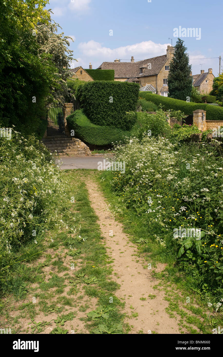 Cotswold Cotswolds Herz von England Weg Langstrecken Wanderweg Weg Track Bourton auf das Dorf Dörfer malerischen Hügellandschaft Stockfoto