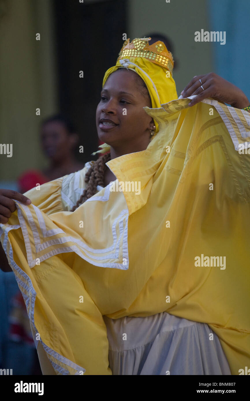 Eine Folk-Tänzerin im Museo del Carnaval Tanzabend, Santiago De Cuba, Kuba Stockfoto