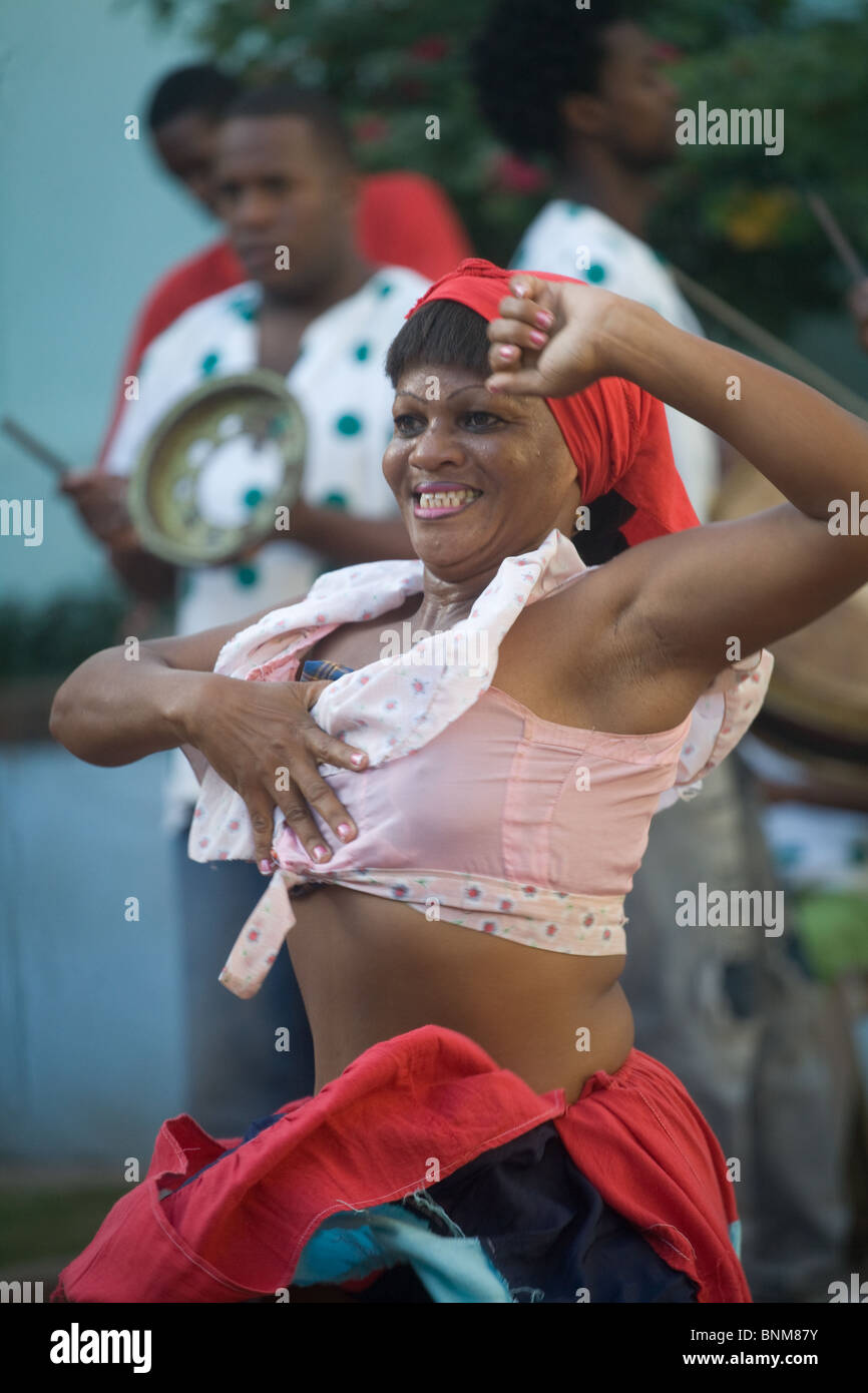 Eine Folk-Tänzerin im Museo del Carnaval Tanzabend, Santiago De Cuba, Kuba Stockfoto