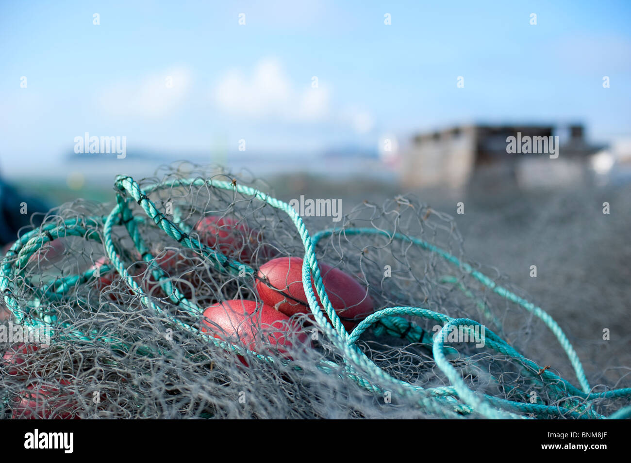 Fischernetze häuften sich in den Hafen von Uusikaupunki, Finnland Stockfoto
