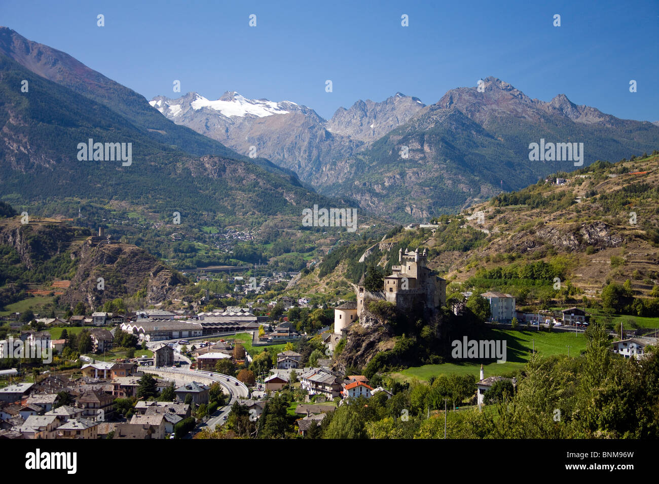 Italien Aostatal Valle d ' Aosta SaintPierre Burg Burg Dorf Bergen Urlaub Reisen