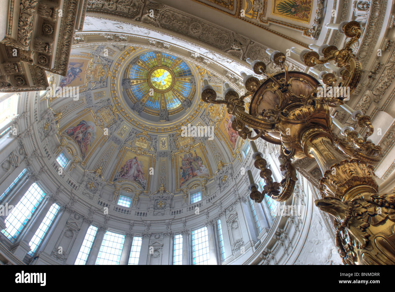 Innenraum, Blick vom Balkon in den freskengeschmückten Kuppel, Berliner Dom Dom, Bezirk Mitte, Berlin, Deutschland, Europa Stockfoto