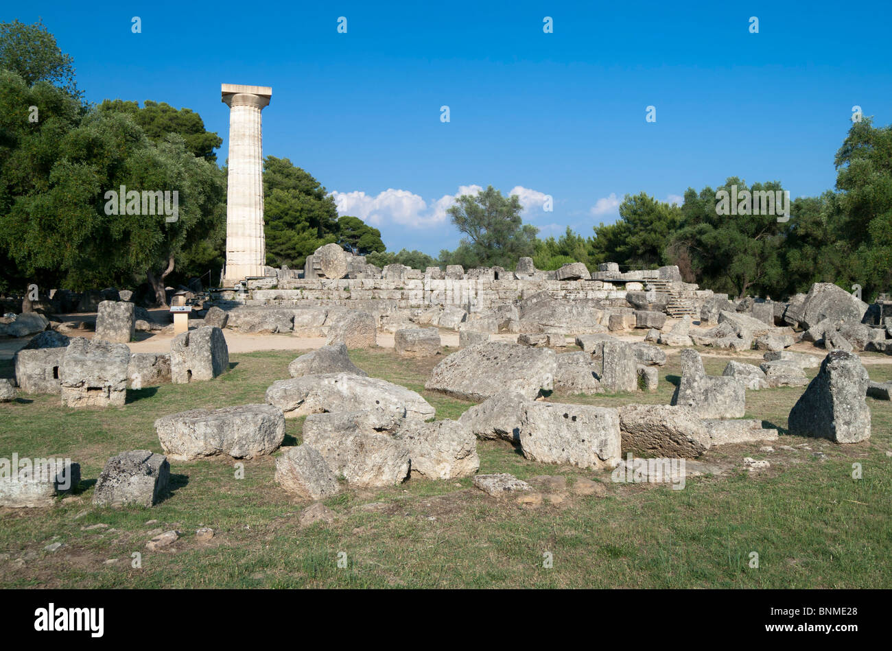 Die Ruinen der Tempel des Zeus in Olympia. Blick von Westen. Stockfoto