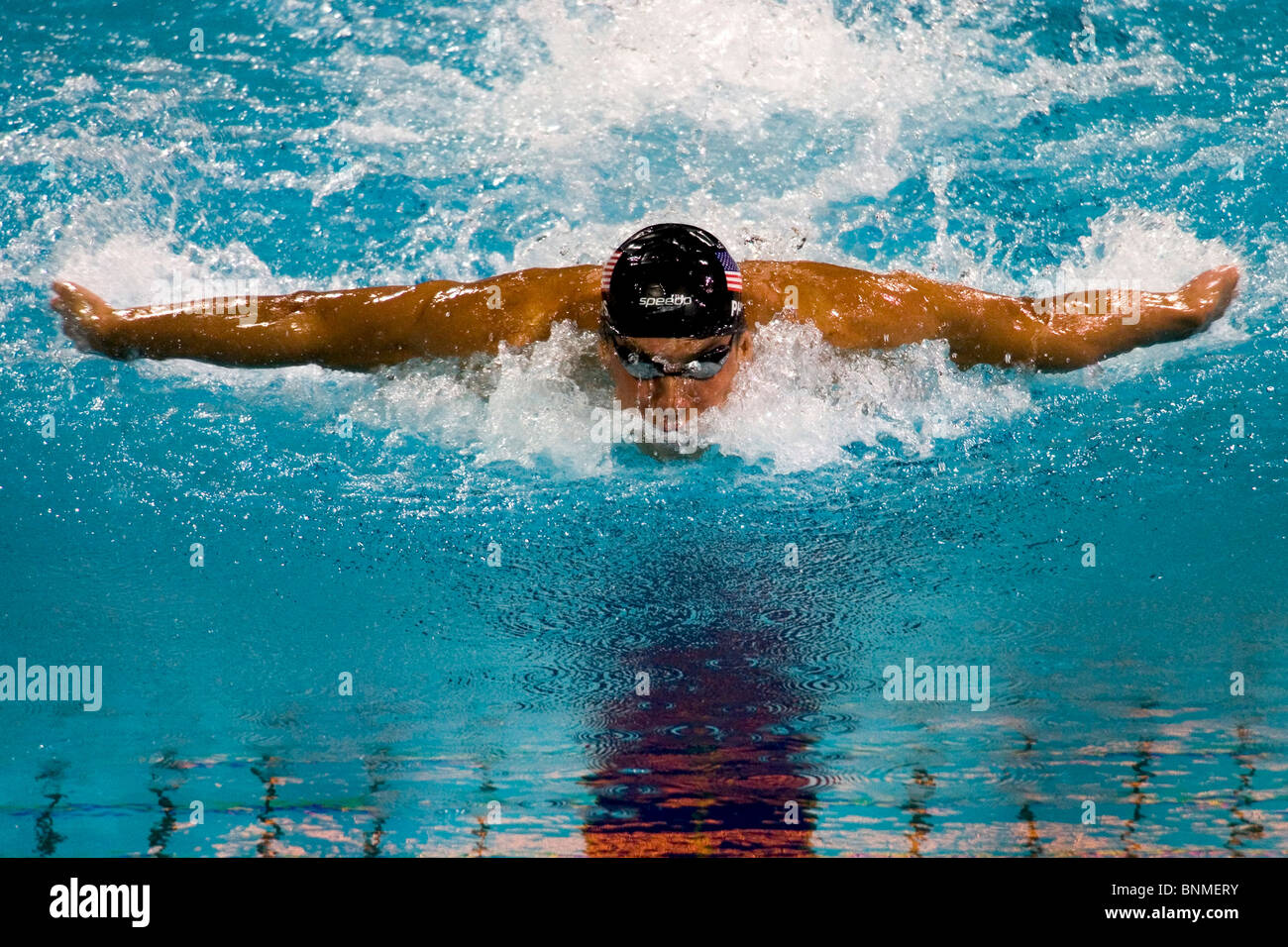 Michael Phelps (USA) im Wettbewerb mit den 200IM semifinals 2004 Olympischen Sommerspielen, Athen, Griechenland. 18. August 2004. Stockfoto