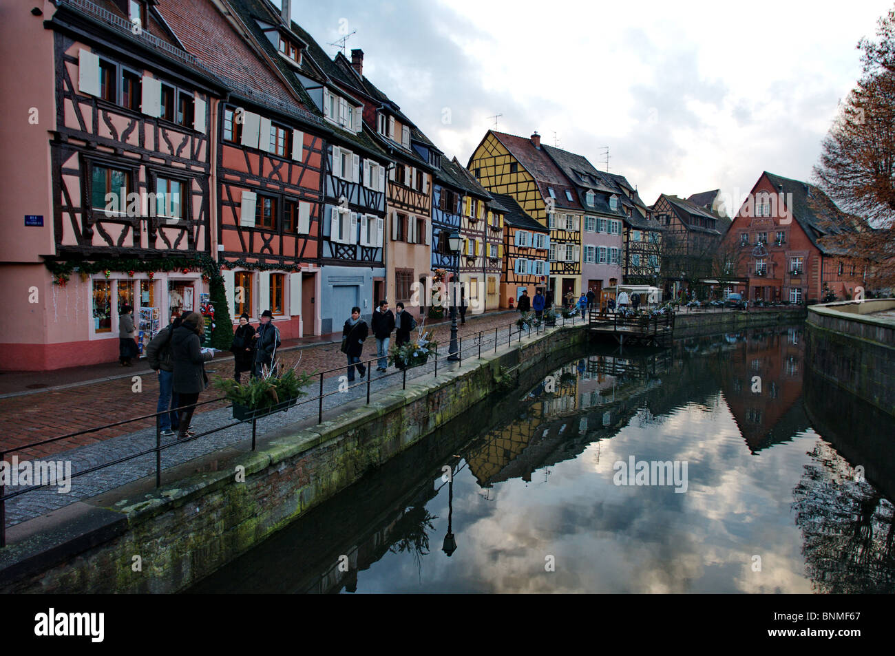 Petite Venice Colmar Elsass Frankreich Stadt alte Stadt historischen Kanal Holz Rahmen Bau Winter Fußgänger Fußgängerzone Stockfoto