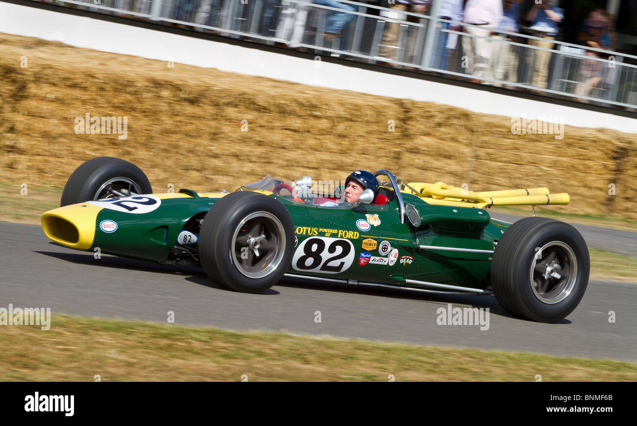 1965 Lotus-Ford 38 mit Fahrer Jackie Stewart auf dem Goodwood Festival of  Speed, Sussex, England, UK. Ex-Jim Clark 1965 Indy 500 Stockfotografie -  Alamy