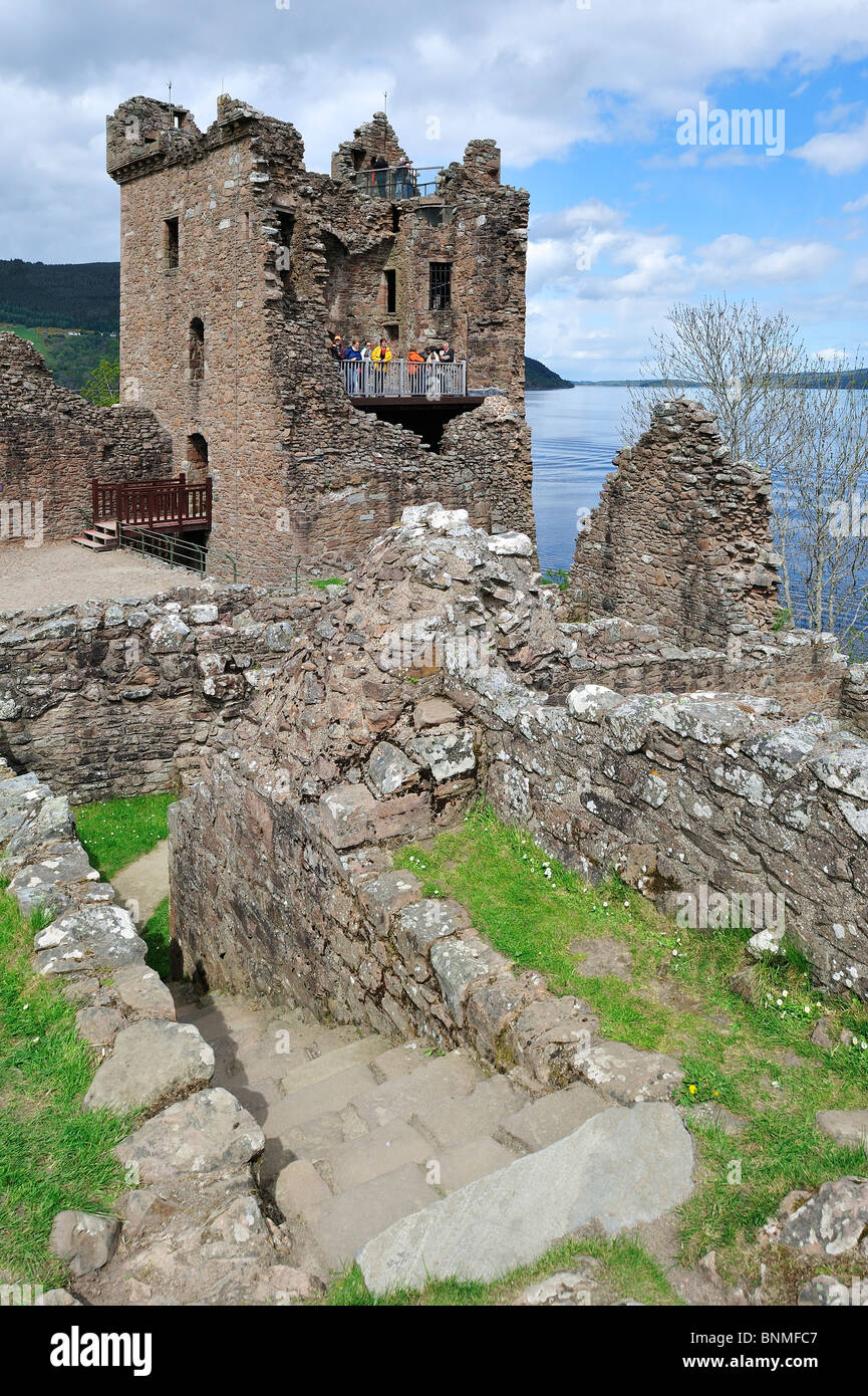 Die Ruinen von Urquhart Castle neben Loch Ness in der Nähe von Drumnadrochit, Scotland, UK Stockfoto