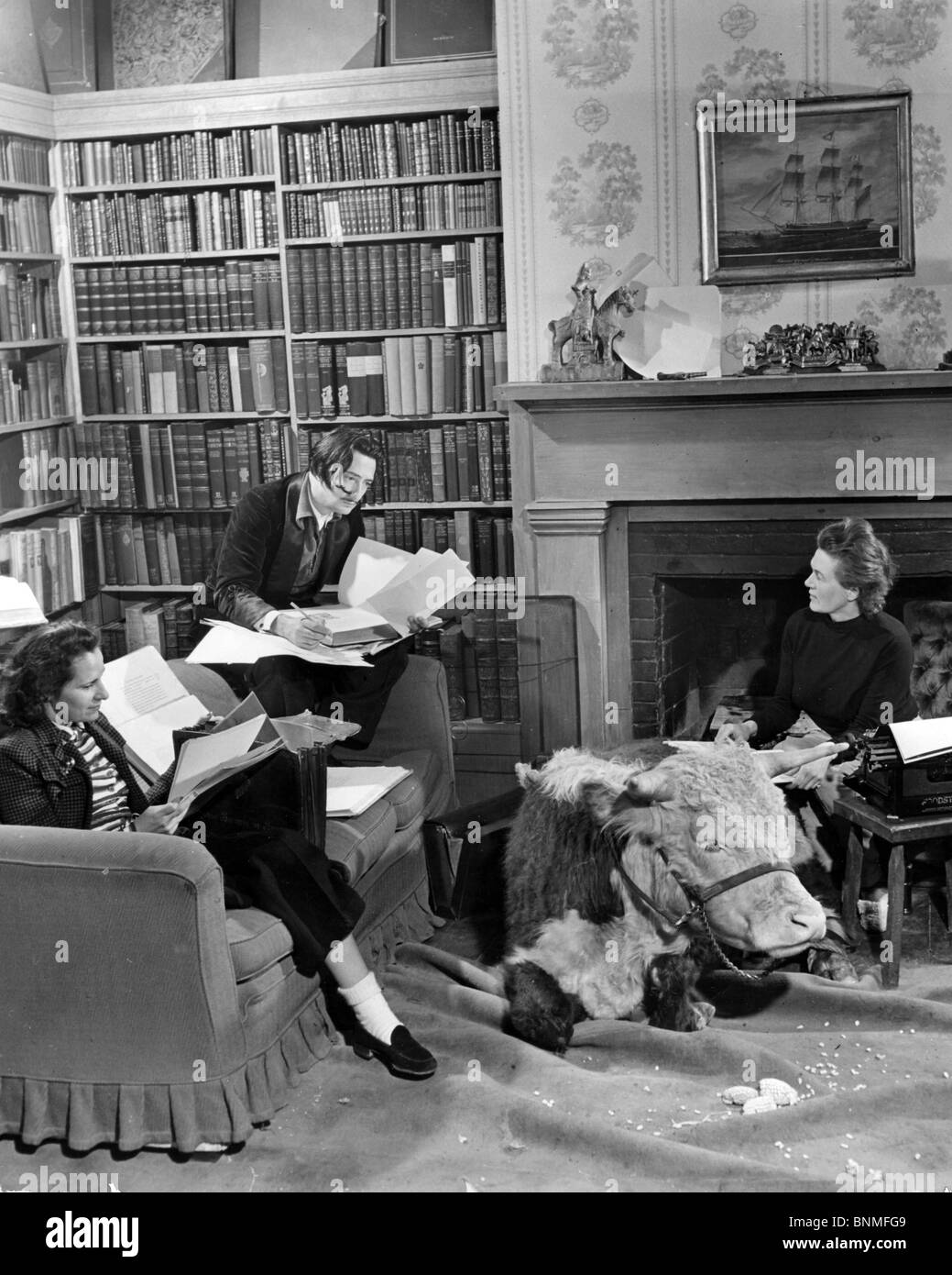 Spanische Künstler SALVADOR DALI (1984-89) mit Frau Gala und Frau Phelps Crosby 1940 - siehe Beschreibung unten Stockfoto