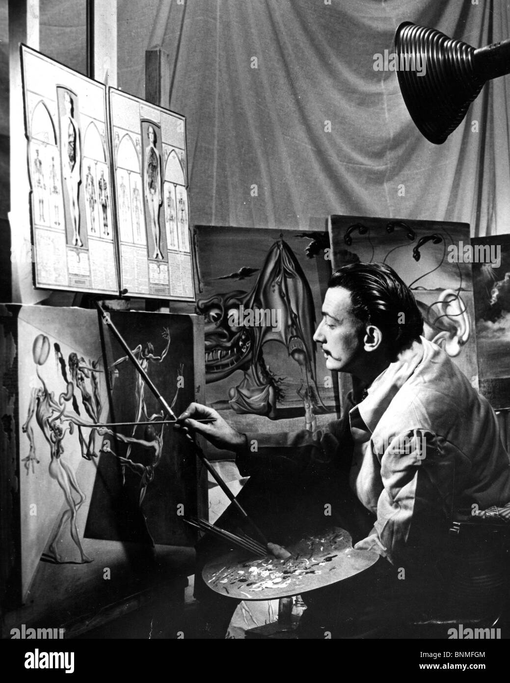 Spanische Künstler SALVADOR DALI (1984-89) arbeiten und Leben in den USA 1940 - siehe Beschreibung unten Stockfoto