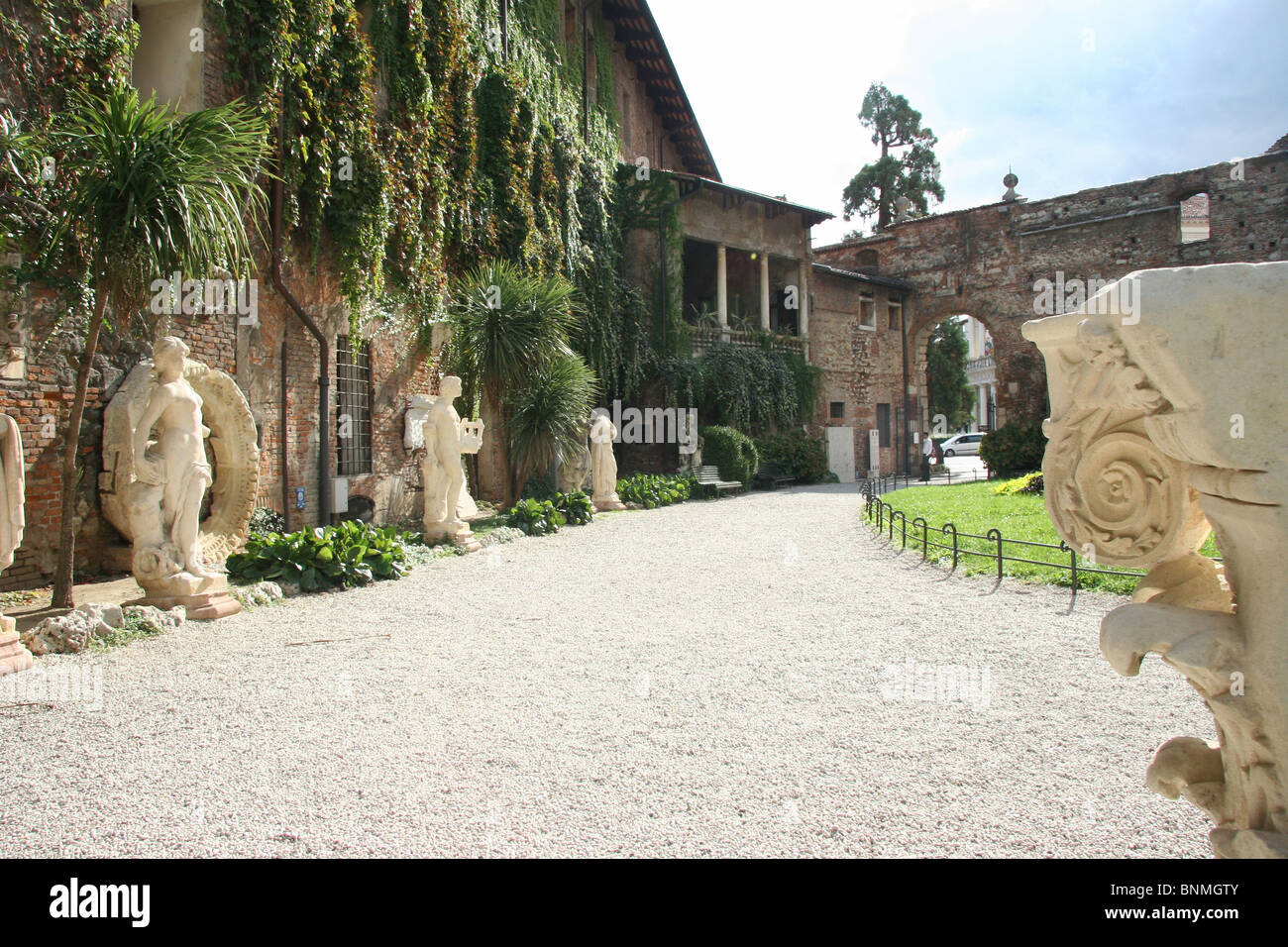 Italien Vicenza Teatro Olimpico Palladio Gartenfiguren Weg Stockfoto
