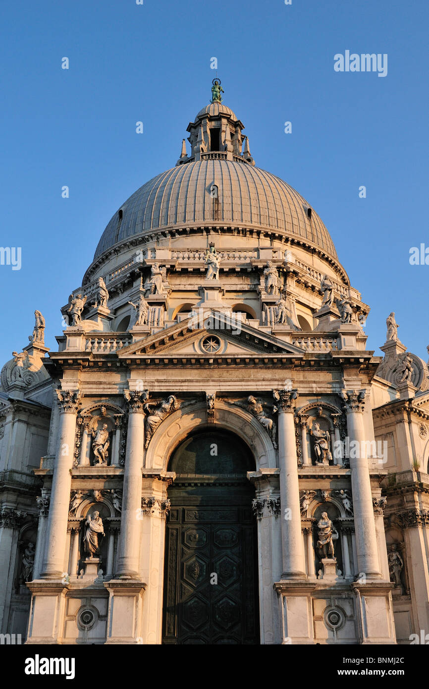 Venedig. Italien. Die Basilica di Santa Maria della Salute, auf der Punta della Dogana, Dorsoduro. Stockfoto