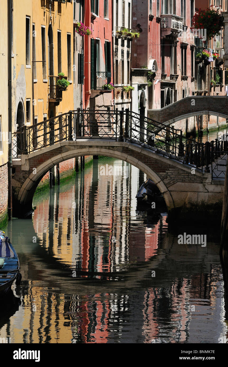 Venedig. Italien. Reflexionen über den Rio di San Giovanni Laterano, Castello. Stockfoto