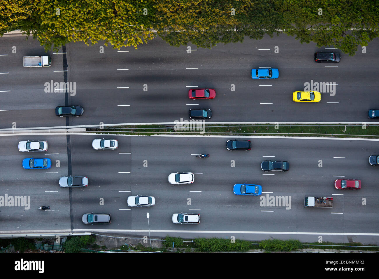 Vogelperspektive des Verkehrs auf der East Coast Parkway, Singapur Stockfoto