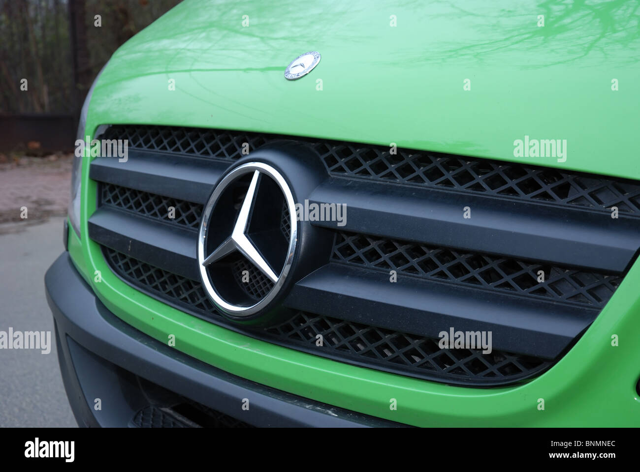 Mercedes-Benz Sprinter 260 CDI Van - grün - L3H2 - Deutsch MCV Van - Haube, Frontgrill mit logo Stockfoto