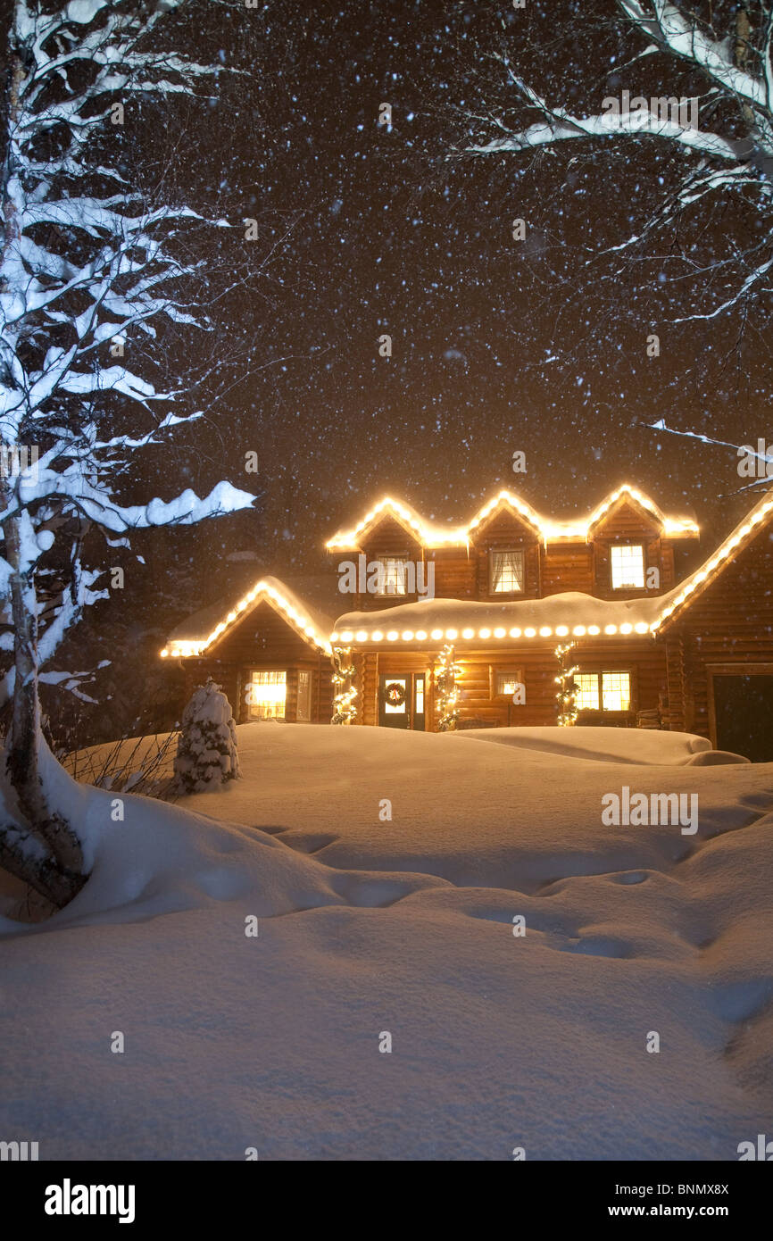 Weihnachtsbeleuchtung Nacht Schnee Stockfotos Und Bilder Kaufen Alamy