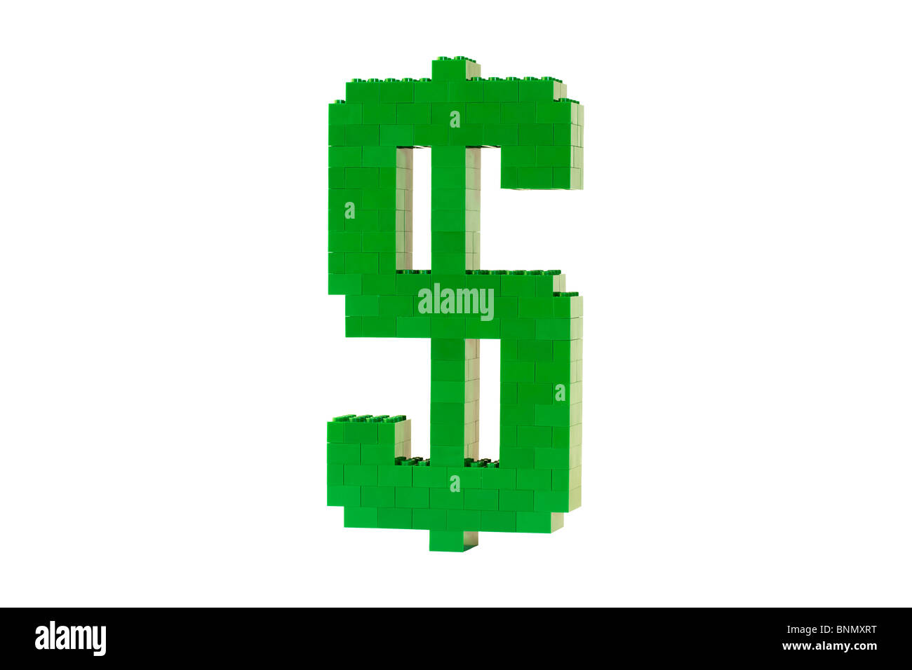 Ein grünes Dollarsymbol aus Spielzeug Ziegel gebaut und erschossen vor einem weißen Hintergrund in einem Winkel zu zeigen, dass es 3D Natur ist. Stockfoto