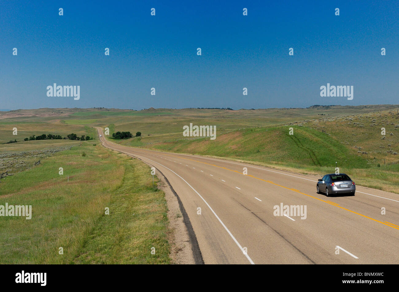 Auto Autobahn 212 Crow Agency Crow Indian Reservation Montana USA Felder Stockfoto