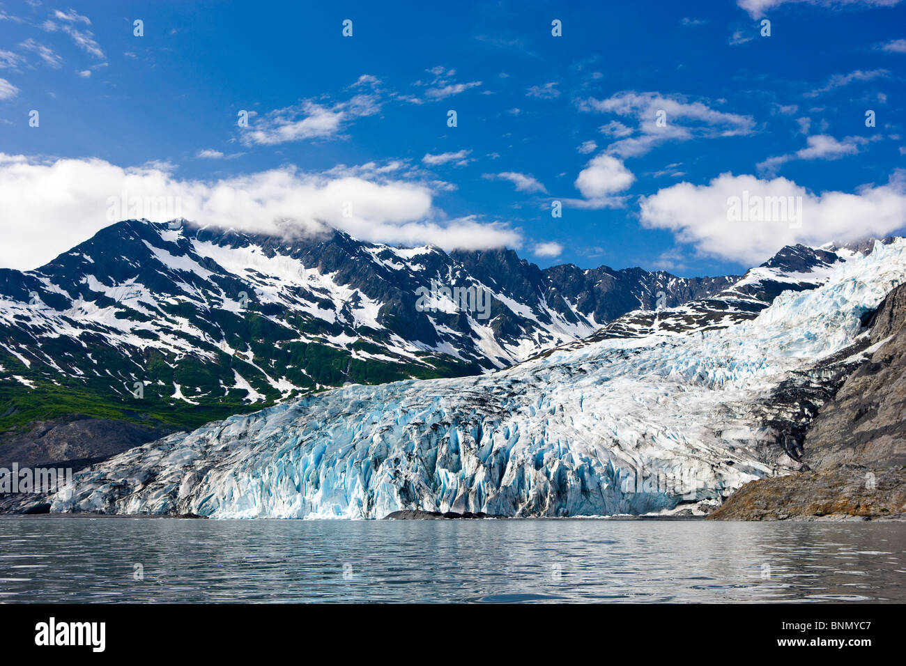 Malerische Aussicht Shoup Bucht mit Shoup Gletscher im Hintergrund, Shoup Bay State Marine Park, Prince William Sound, Alaska Stockfoto