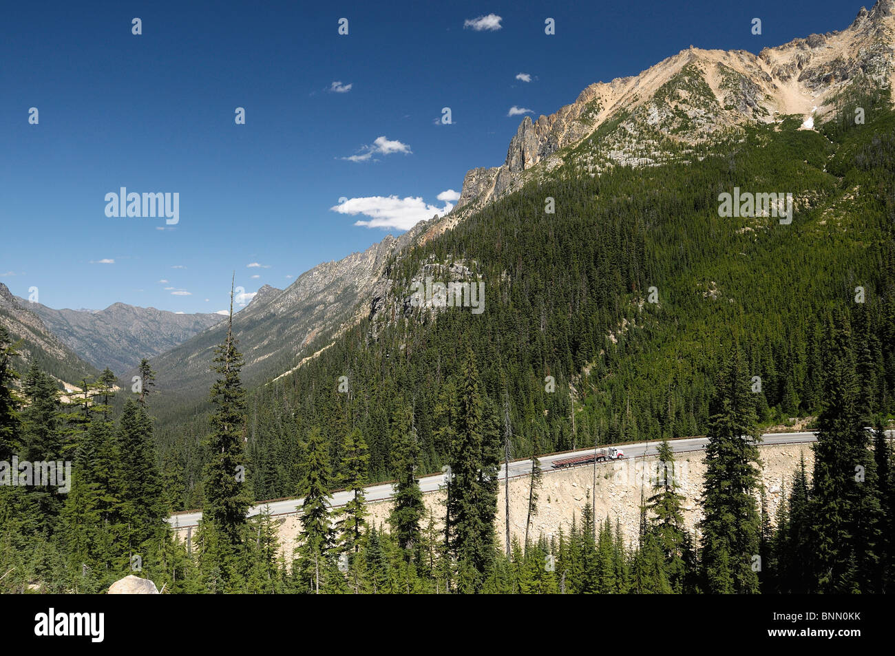 Autobahn 20 Washington Pass Mountain Road North Cascades National Park Marblemount Washington USA übergeben Berge Wald Stockfoto