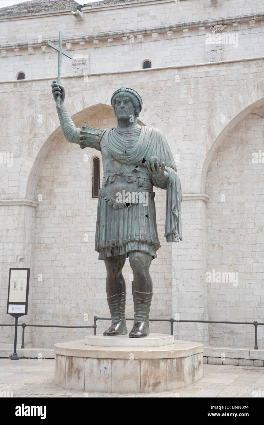 Koloss, Riesen Statur des Roman Emperor, Barletta, Apulien, Italien Stockfoto