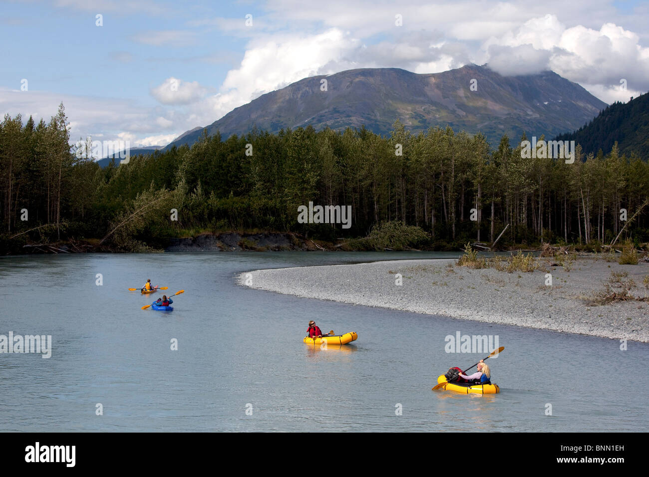 Menschen Schwimmer unten Portage Creek in Pack Flöße im Sommer in Alaska Stockfoto