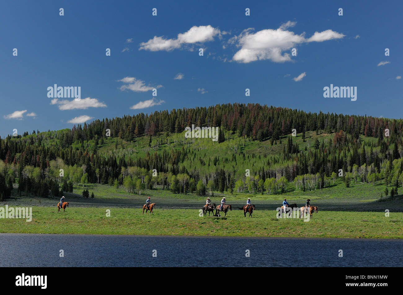 Reiter am See fliegen A Ranch Pinedale Wyoming USA Bergen Stockfoto