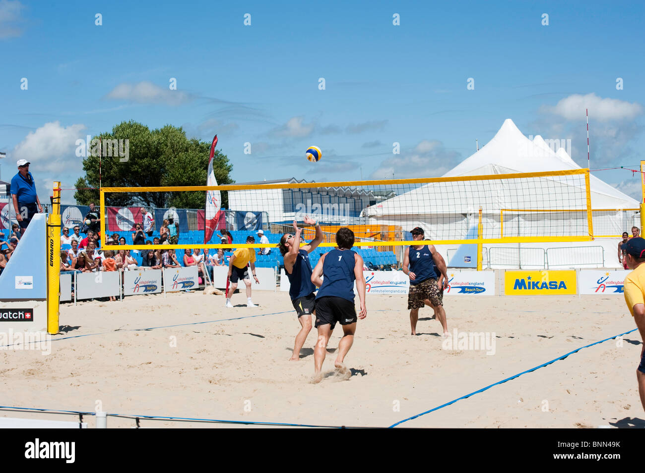 British Open Bein Volleyball England Beach Tour 2010 statt auf Sandbänken, Poole. Stockfoto