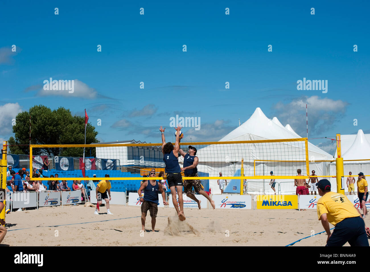 British Open Bein Volleyball England Beach Tour 2010 statt auf Sandbänken, Poole. Stockfoto