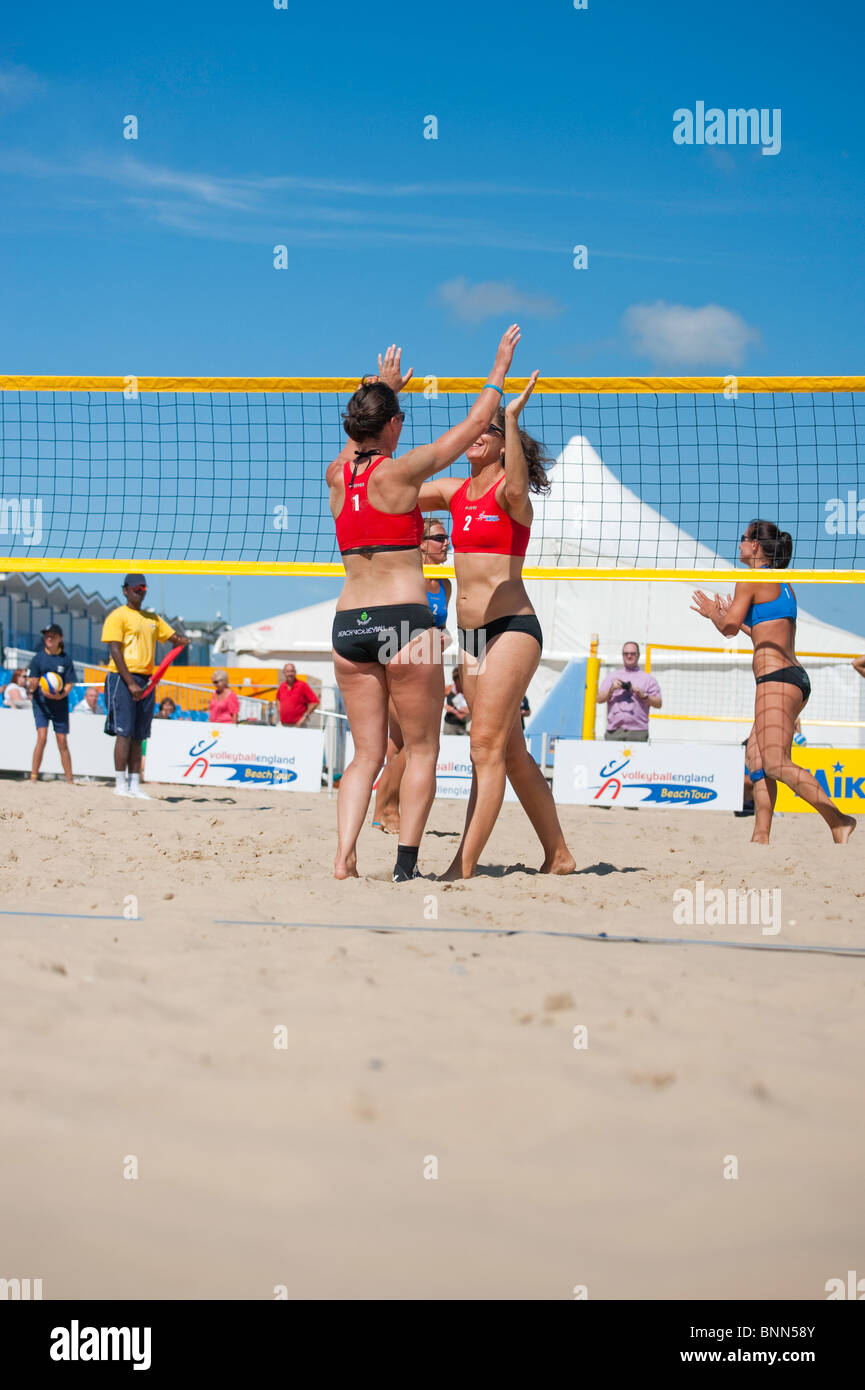 British Open Bein Volleyball England Beach Tour 2010 statt auf Sandbänken, Poole. Stockfoto