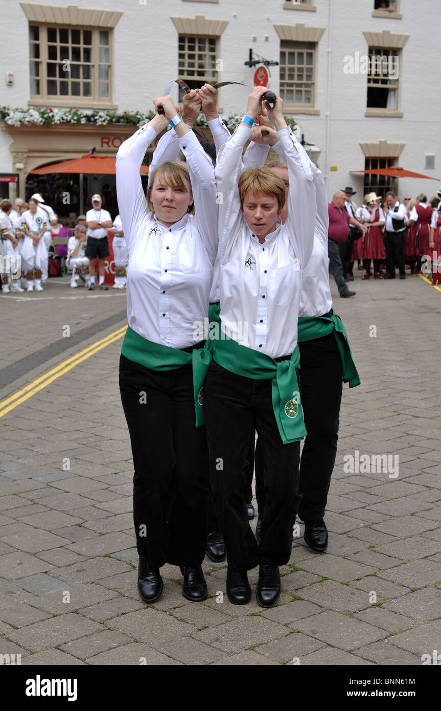 Pengwyn Rapper Schwert Tänzer auf Warwick Folk Festival Stockfoto