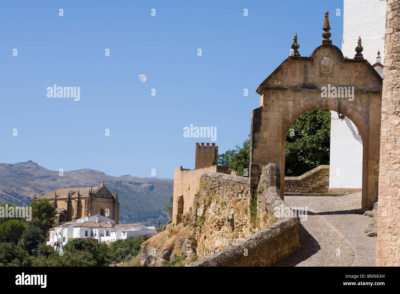 Ronda Puente Viejo neue Brücke Gateway Malaga Kirche des Heiligen Geistes Espiritu santo Stockfoto