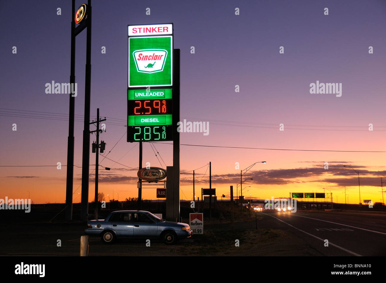 Tankstelle Dämmerung Nacht Rupert Idaho USA Amerika Vereinigte Staaten von Amerika Kraftstoff Preis Stockfoto