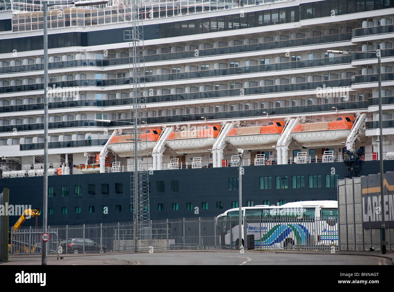 Cunard Luxusliner Queen Victoria im Belfast Hafen festgemacht. Stockfoto