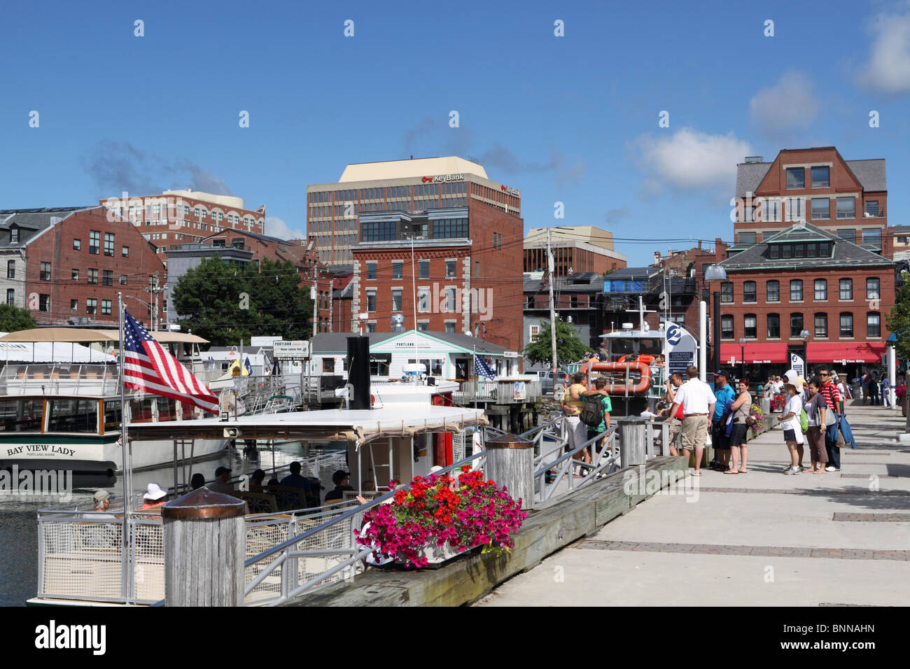 Blick auf Long Wharf Pier und Portland, Maine, USA Waterfront. Langen Wharf Pier ist der Ausgangspunkt für mehrere szenische Kreuzfahrten. Stockfoto