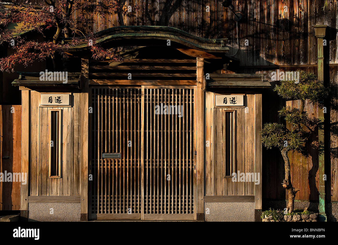 Detail-Hauseingang in Shirakawa-Kanal, Gion, Kyoto, Japan Stockfoto