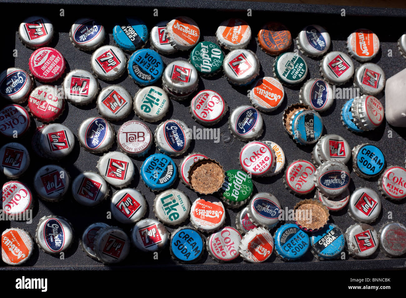 Eine Sammlung von antiken Kronkorken. Stockfoto