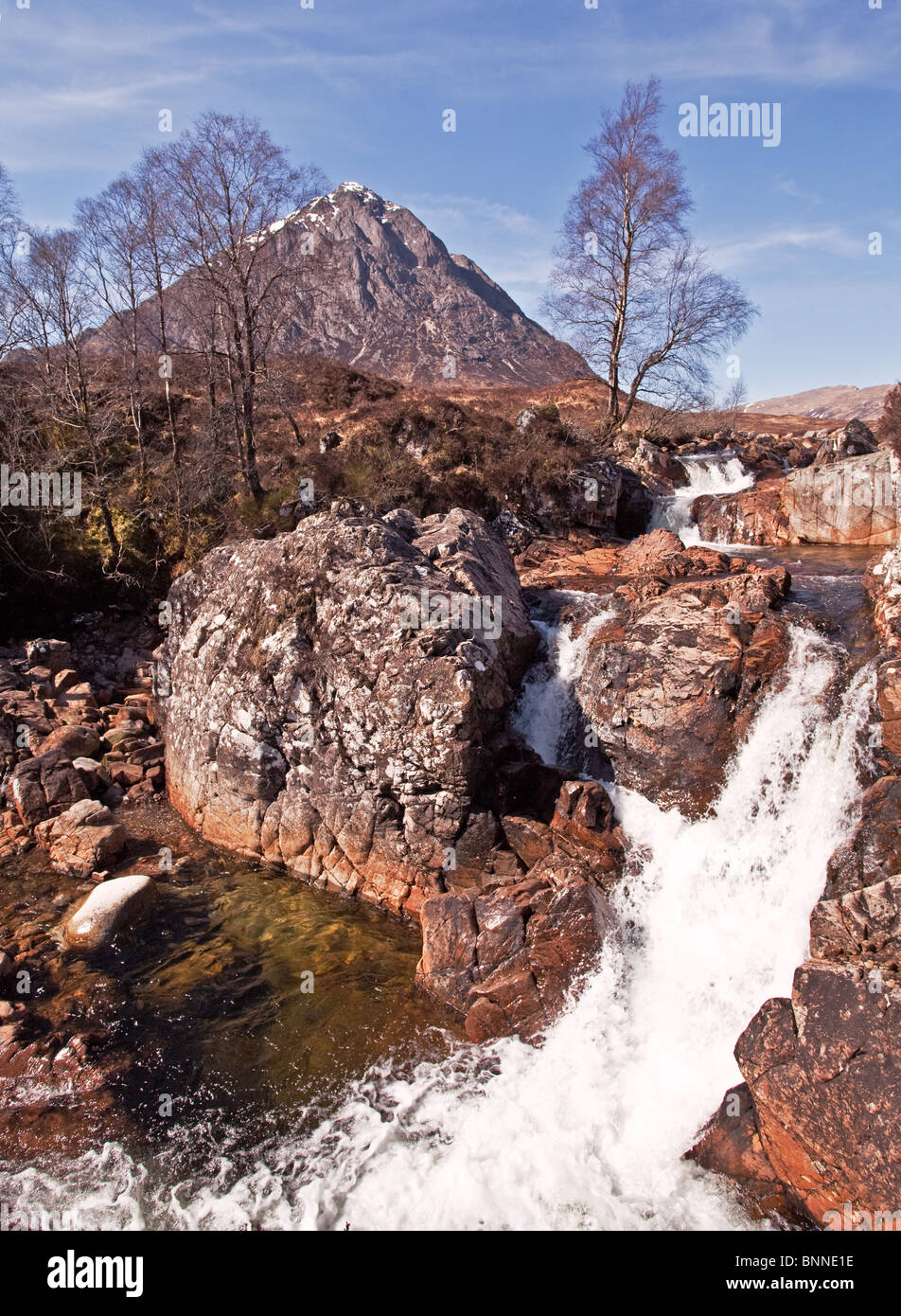 Buchaile Etive Mohr mit Wasserfall Stockfoto