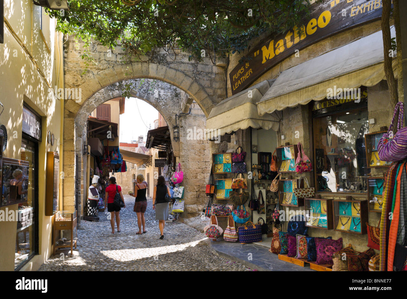 Geschäfte in der Altstadt, Rhodos Stadt, Rhodos, Griechenland Stockfoto