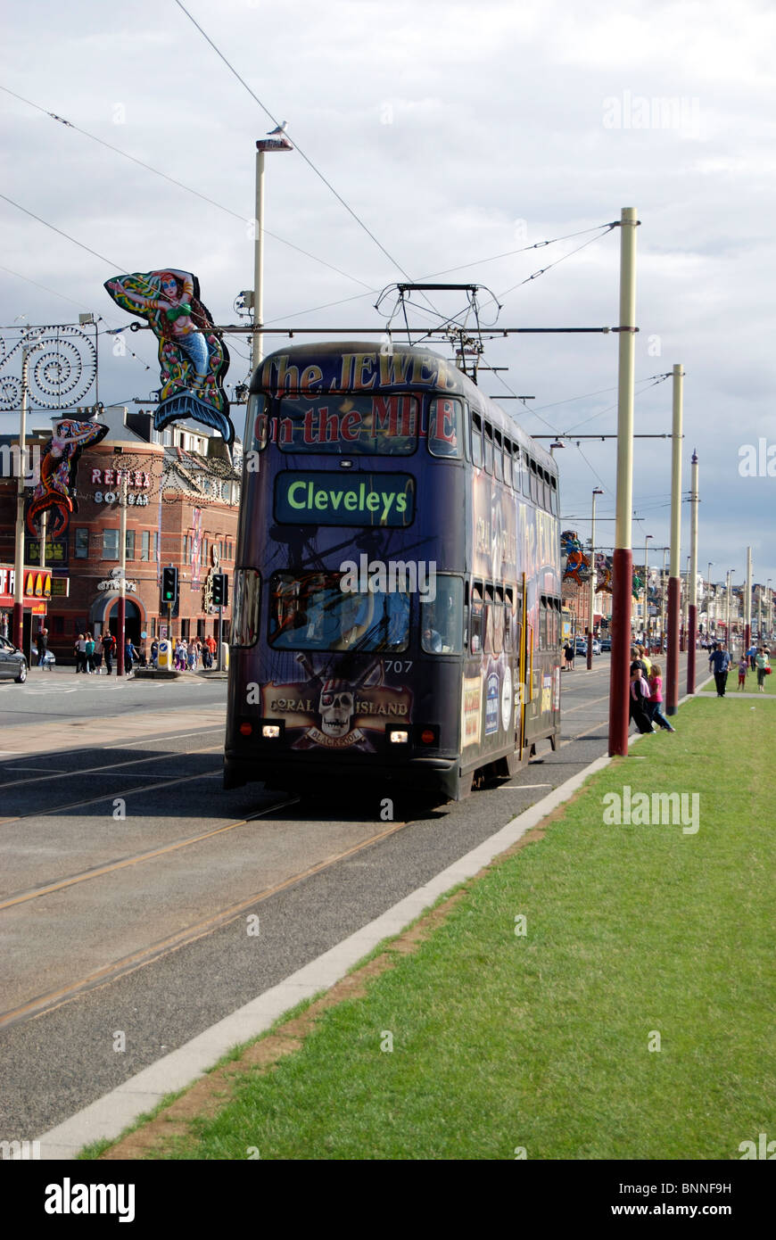 Straßenbahn in Blackpool Promenade Stockfoto