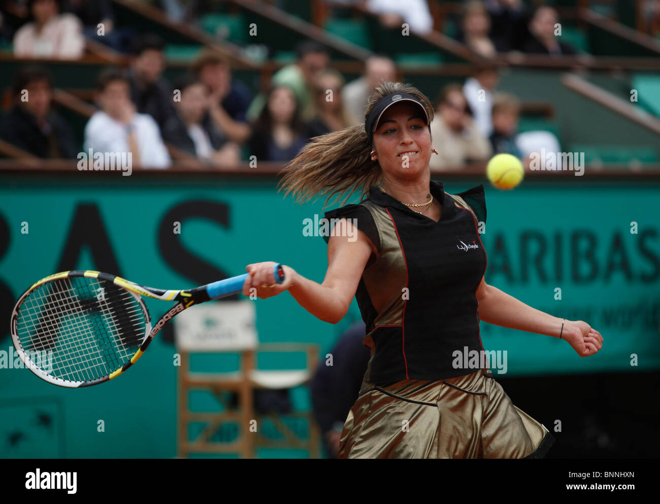 Aravane Rezai Frankreichs in Aktion bei der Französisch Open 2010, Roland Garros, Paris, Frankreich Stockfoto