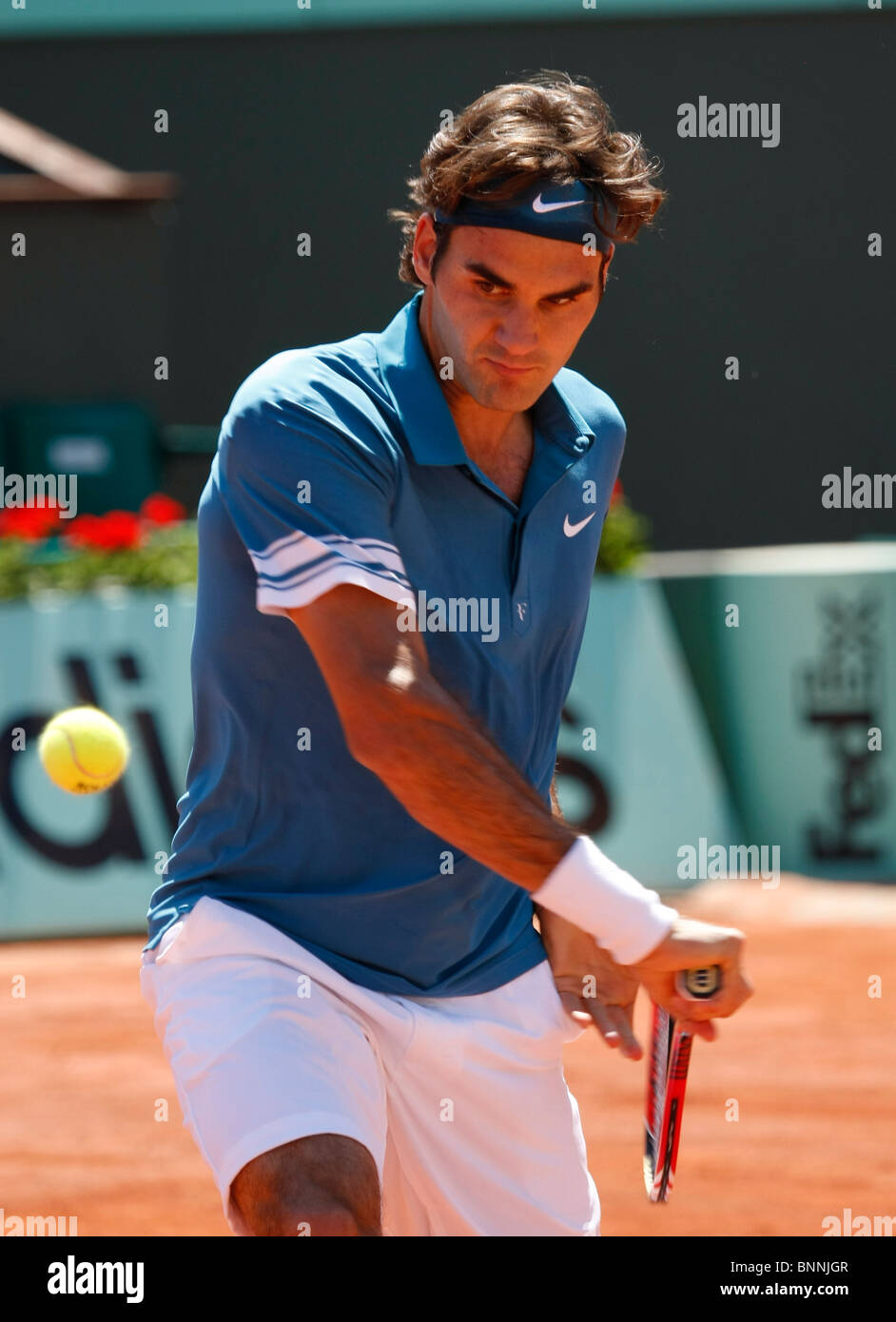 Roger Federer der Schweiz in Aktion bei der Französisch Open 2010, Roland Garros, Paris, Frankreich Stockfoto