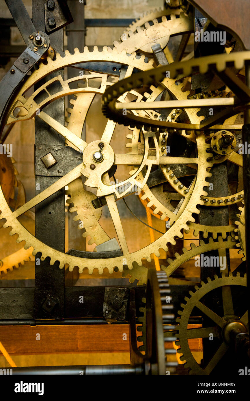 Schweiz Schweizer Uhrwerk alte Räder Fahrräder Zahnräder Uhr Uhr Zeit  Detail im Inneren Stockfotografie - Alamy