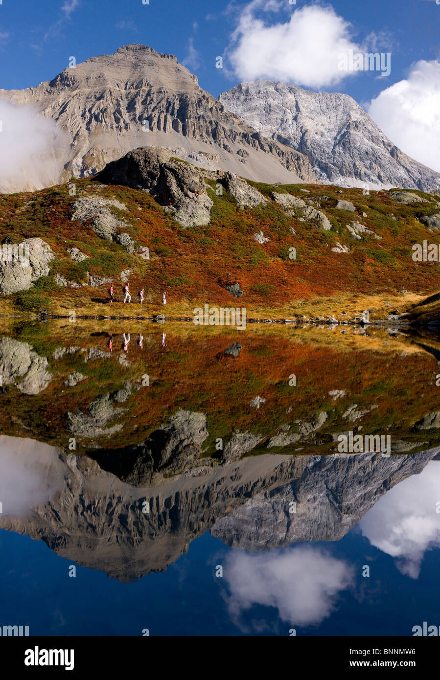 Schweiz Swiss walking Wandern Fuorcla Crap Alv Albulapass Familie Berge Natur Wanderweg Kanton Graubünden Graubünden Stockfoto